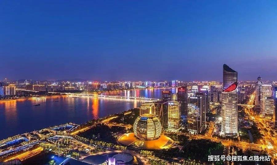 2025新澳门正版免费，全面释义、解释与落实